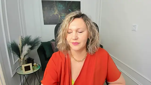 NinaStarle online show from April 10, 6:30 am