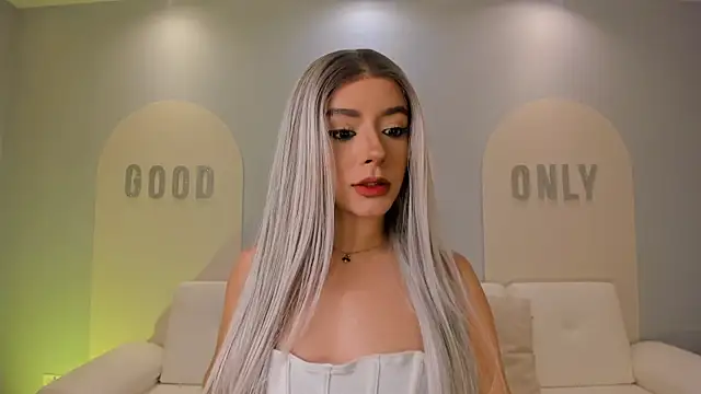 IsabellaMoreau online show from December 19, 8:23 pm