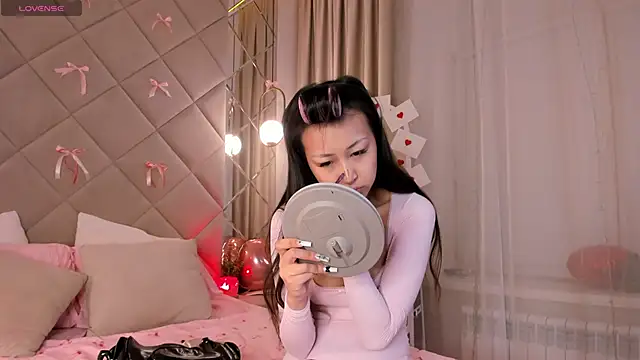 Nelly Kimm online show from March 3, 1:00 am