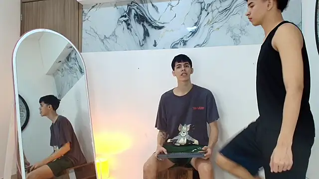 TWINKS FRIENDS online show from February 24, 3:32 pm