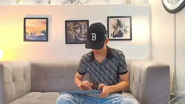 TWINKS FRIENDS online show from March 11, 1:25 pm