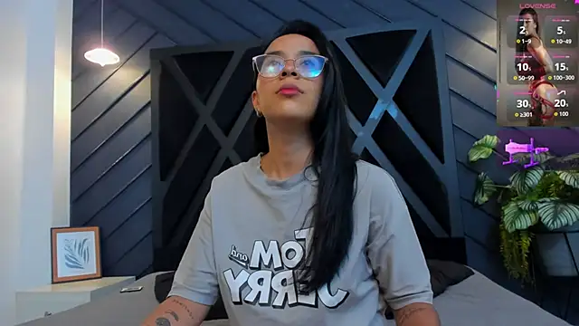 zoe martins  online show from October 7, 5:28 pm