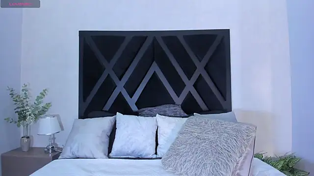 zoe martins  online show from May 28, 5:44 pm