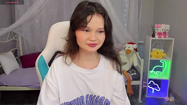 EmilyChaves online show from December 19, 4:16 am