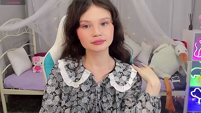 EmilyChaves online show from December 21, 5:55 am