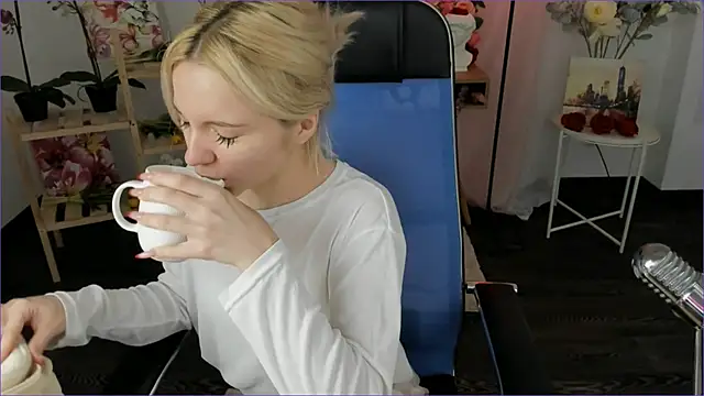 AuroraWrenfield online show from January 6, 12:36 am