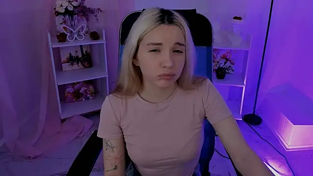 Snapshot of AuroraWrenfield chatting on September 29, 4:39 am AuroraWrenfield online show from September 29, 4:39 am