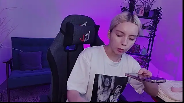 Snapshot of AuroraWrenfield chatting on September 17, 10:46 am AuroraWrenfield online show from September 17, 10:46 am