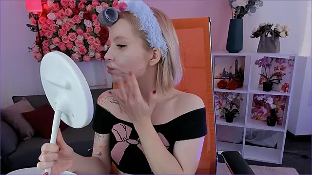 AuroraWrenfield online show from February 18, 4:33 am