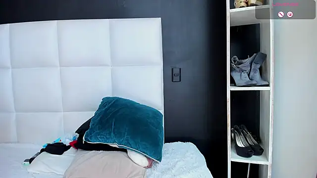 Gigi duran online show from April 1, 1:41 pm