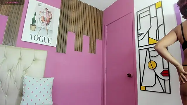 Lucia Spear online show from December 15, 12:54 pm