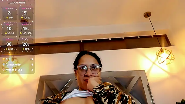 Hanna Cornee  online show from October 17, 7:06 pm