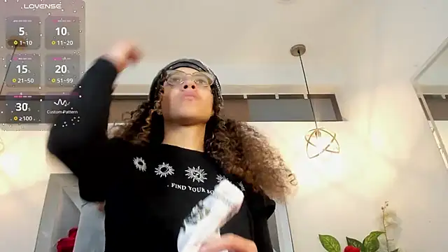 Hanna Cornee  online show from November 24, 3:14 pm