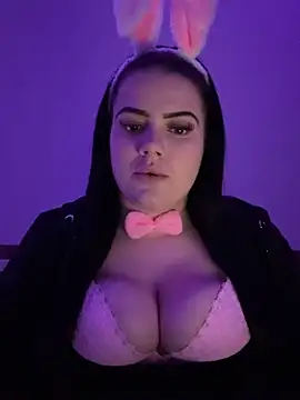 Shellybttn online show from March 31, 9:15 pm