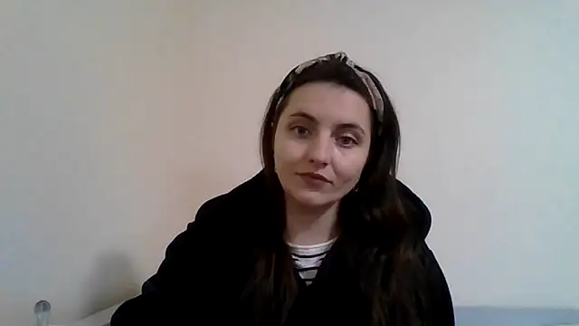 DInaraXRose online show from December 3, 11:45 am