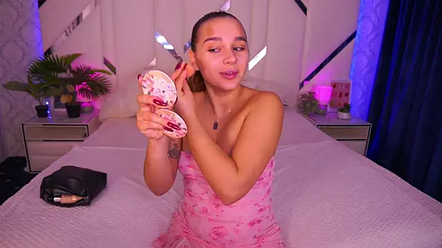 UrMuseOn online show from October 20, 7:11 am