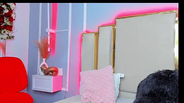 Aurora-Queen online show from October 8, 8:24 pm