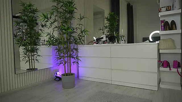 EmmaBlanco online show from April 1, 5:30 am