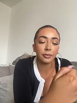 ItsCOCOx online show from October 4, 12:55 pm