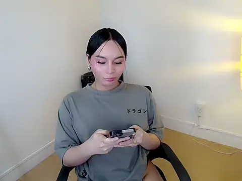 holly tabby online show from January 18, 11:23 pm