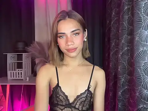 Snapshot of Lovelynikki03 chatting on October 22, 4:45 pm Lovelynikki03 online show from October 22, 4:45 pm