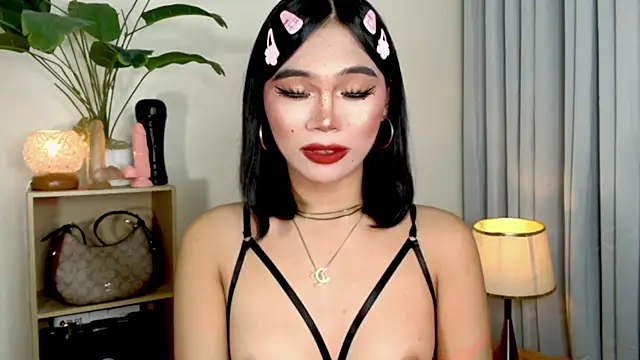 miyaa Moore online show from November 29, 8:02 pm