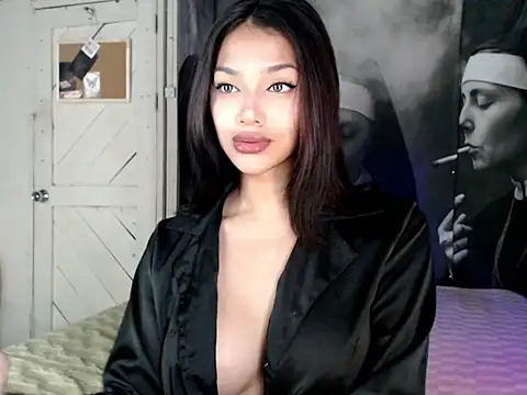 itsmekarinaaa online show from April 6, 1:34 pm