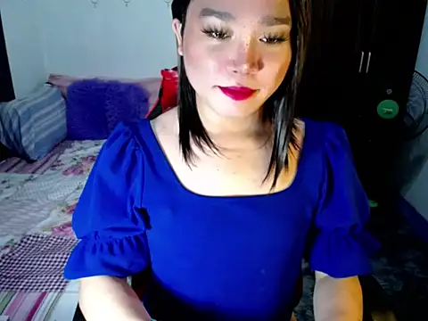Snapshot of Urassiansweetcummer chatting on September 29, 6:18 am Urassiansweetcummer online show from September 29, 6:18 am