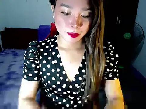 Urassiansweetcummer online show from November 9, 2:51 am