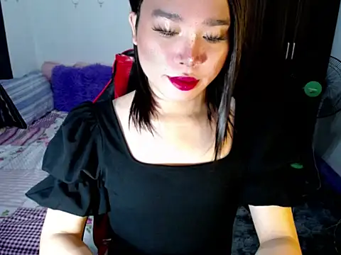 Snapshot of Urassiansweetcummer chatting on September 27, 3:25 am Urassiansweetcummer online show from September 27, 3:25 am