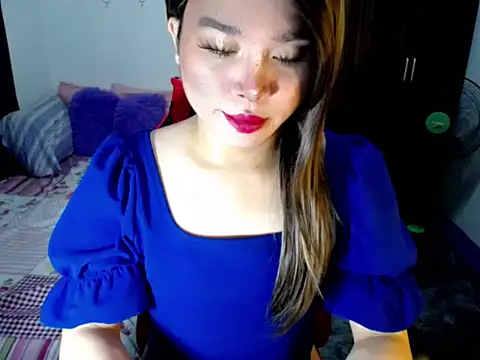 Snapshot of Urassiansweetcummer chatting on October 4, 2:17 am Urassiansweetcummer online show from October 4, 2:17 am