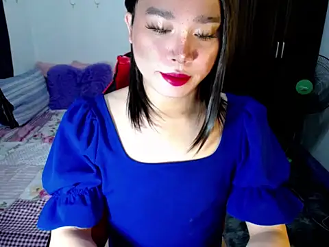 Snapshot of Urassiansweetcummer chatting on September 22, 2:32 am Urassiansweetcummer online show from September 22, 2:32 am