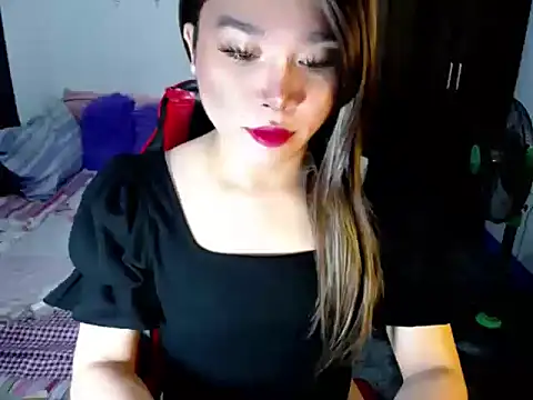Snapshot of Urassiansweetcummer chatting on October 7, 5:01 am Urassiansweetcummer online show from October 7, 5:01 am