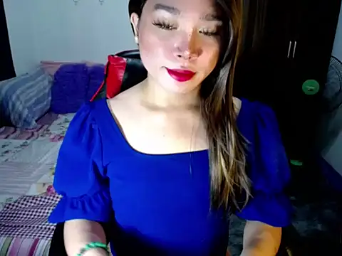 Snapshot of Urassiansweetcummer chatting on October 5, 2:27 am Urassiansweetcummer online show from October 5, 2:27 am