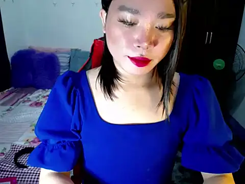 Snapshot of Urassiansweetcummer chatting on September 12, 1:50 am Urassiansweetcummer online show from September 12, 1:50 am