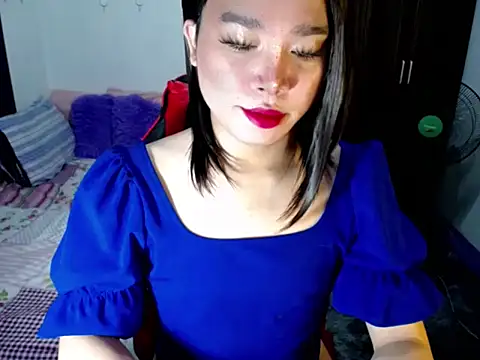 Snapshot of Urassiansweetcummer chatting on September 23, 2:43 am Urassiansweetcummer online show from September 23, 2:43 am