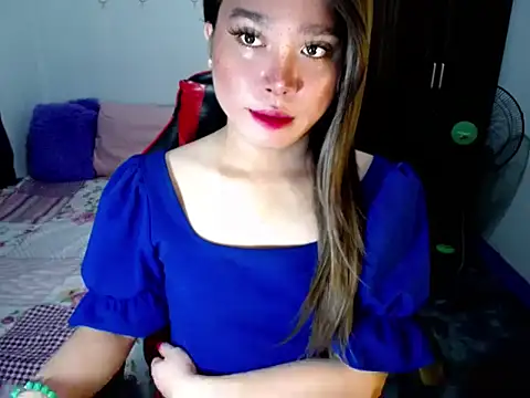 Snapshot of Urassiansweetcummer chatting on October 15, 2:25 am Urassiansweetcummer online show from October 15, 2:25 am