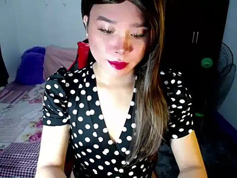 Snapshot of Urassiansweetcummer chatting on October 19, 4:03 am Urassiansweetcummer online show from October 19, 4:03 am