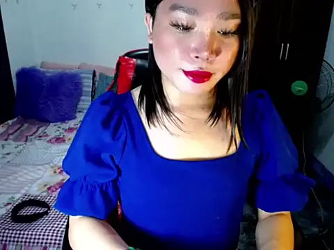 Snapshot of Urassiansweetcummer chatting on September 11, 1:50 am Urassiansweetcummer online show from September 11, 1:50 am