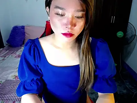 Snapshot of Urassiansweetcummer chatting on October 13, 2:14 am Urassiansweetcummer online show from October 13, 2:14 am