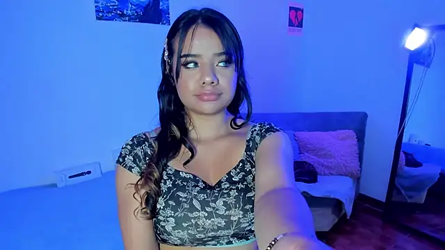 Shophie thoopson online show from February 14, 5:20 am