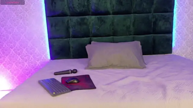 BeccaReedd online show from September 30, 3:01 am