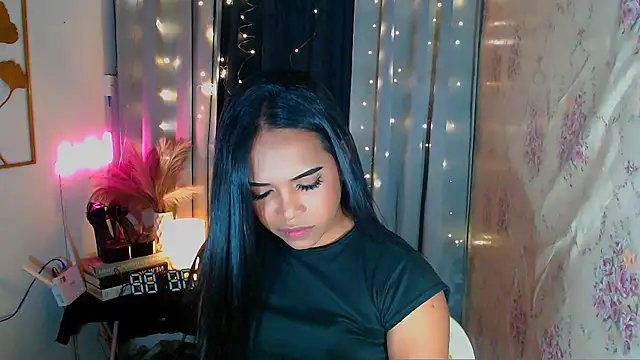 Lorainnelustts online show from February 18, 3:55 pm