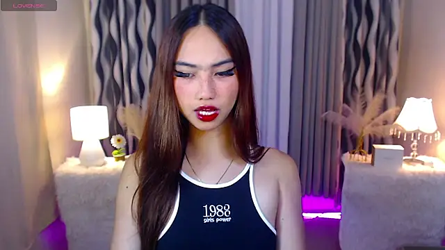 Kiah Wyatt online show from November 4, 4:39 am