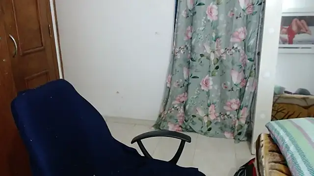 Snapshot of alejandralatina chatting on September 29, 9:47 am alejandralatina online show from September 29, 9:47 am