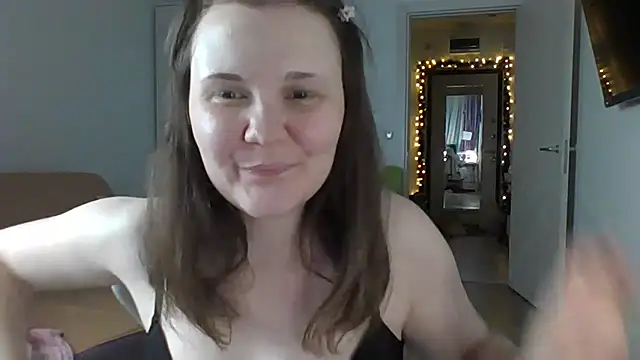 Snapshot of Qaynii chatting on October 25, 4:03 pm Qaynii online show from October 25, 4:03 pm