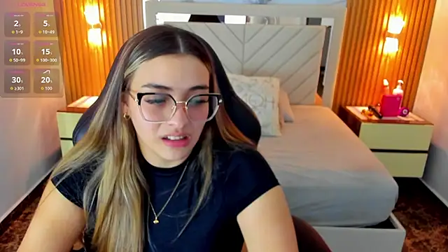 Snapshot of KYLIE_JONES6 chatting on September 13, 3:14 am KYLIE JONES6 online show from September 13, 3:14 am