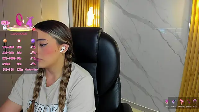 Snapshot of KYLIE_JONES6 chatting on September 23, 3:15 am KYLIE JONES6 online show from September 23, 3:15 am