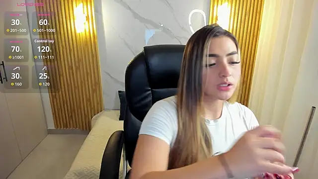 Snapshot of KYLIE_JONES6 chatting on October 6, 2:39 am KYLIE JONES6 online show from October 6, 2:39 am