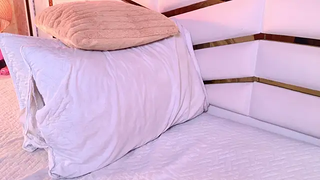 Snapshot of ambar_rosse25 chatting on October 13, 12:30 pm ambar rosse25 online show from October 13, 12:30 pm